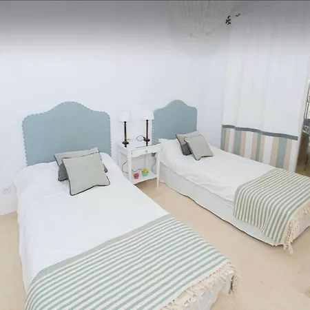 Apartamento En La Milla De Oro * Marbella